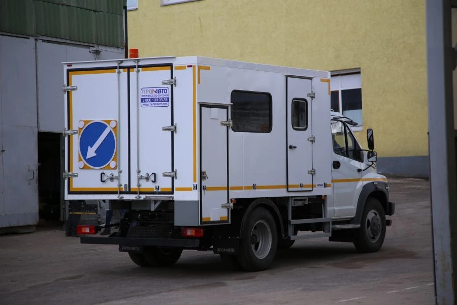 Diesel Truck with 5759AF-3 Engine for Equipment Transport