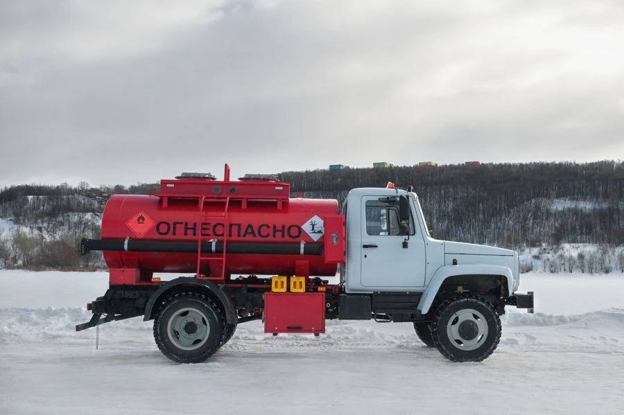 Fuel Transport Vehicle 47120, Modification 47120R on GAZ Chassis