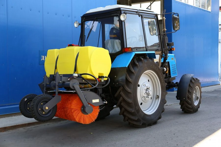 Sweeping Brush Equipment with Watering Attachment for Municipal Use