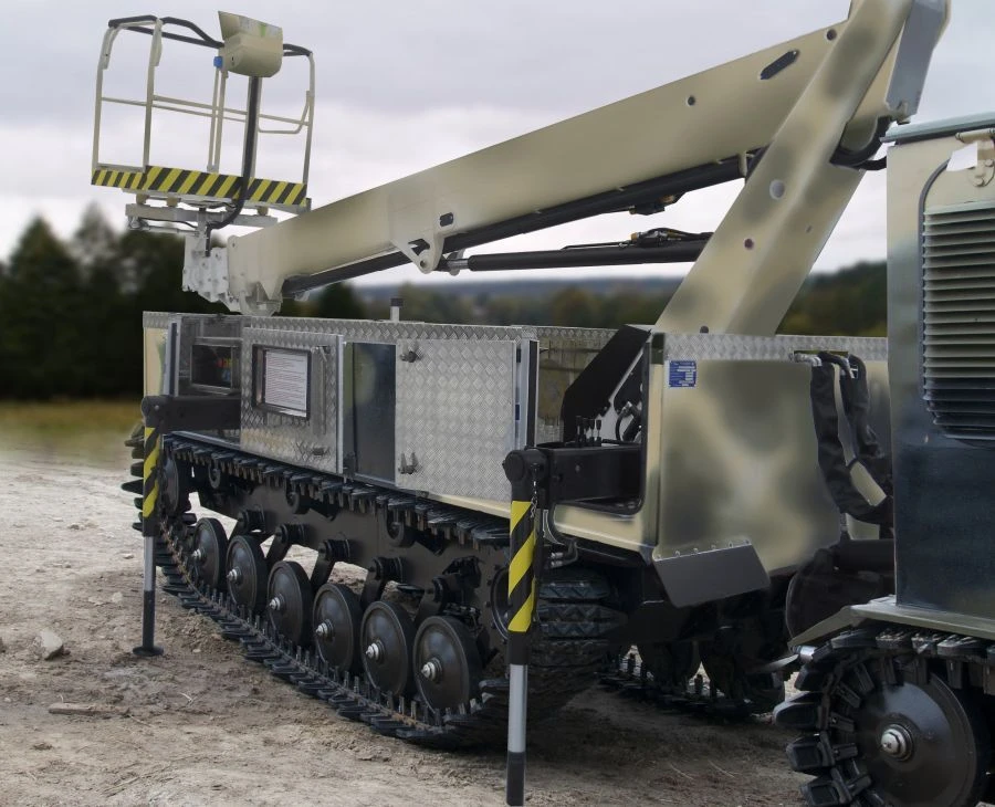 Track Snow and Swamp Vehicle STM-70875