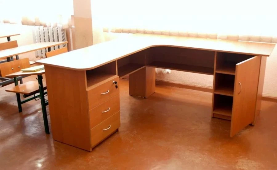 Employee Desk RP-12 - Ergonomic Design for Office Use