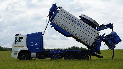 Combined Vacuum and Channel Cleaning Machine OMZ-612