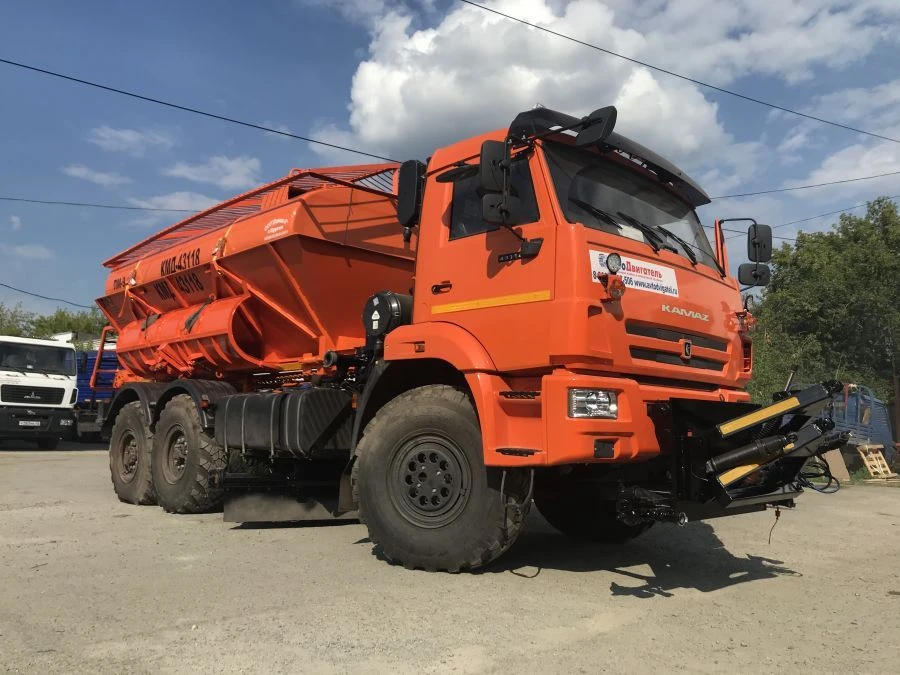 Combined Road Cleaning Machine KMD-43118 on KAMAZ 43118-A5 Chassis