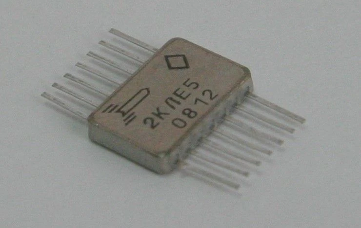 Dual 4-Input NAND Logic Gate IC 164LA8I