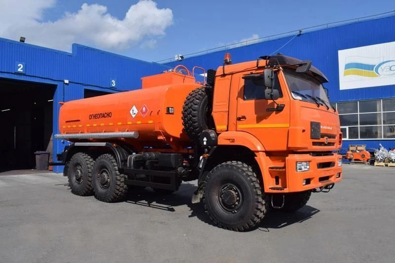 轻油产品加油车 UZST 6619-68