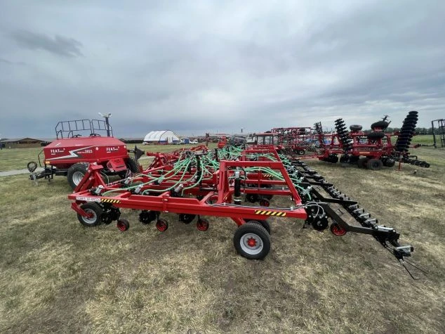 APU-9800 Seeder Complex with Parallel Linkage System