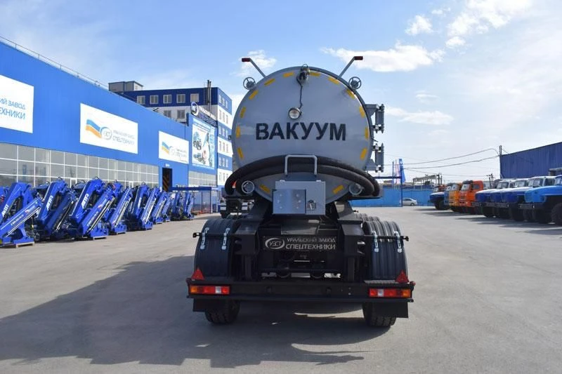 Mechanized Tank Trailer for Technical Liquids, UZST Model 9276-0000112