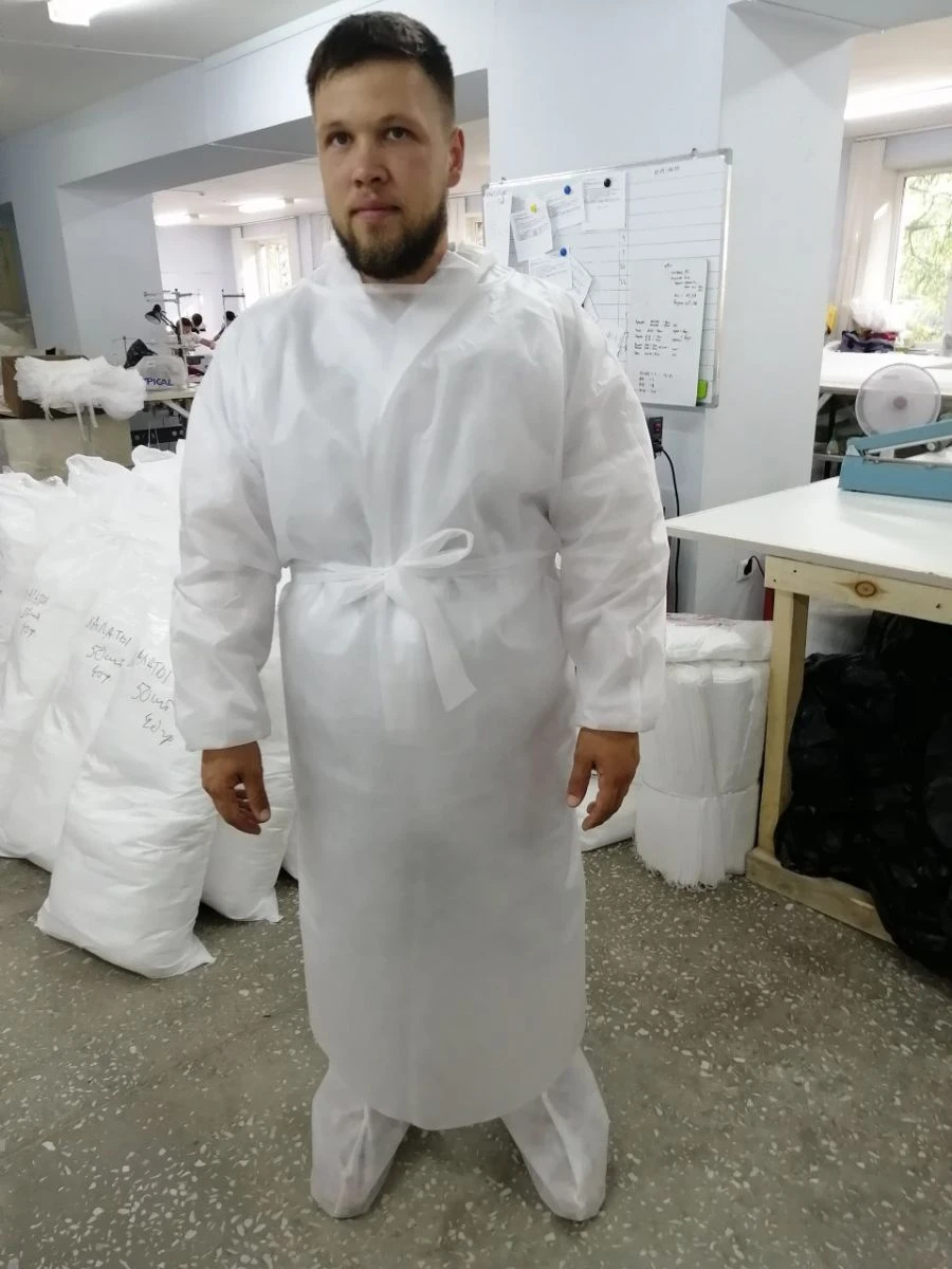 Disposable Non-Sterile Surgical Gown with Ties