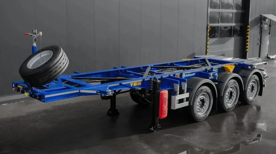 Three-Axle Semi-Trailer for Transporting 20-Foot Tank Containers (Model 9453-0000010-30)