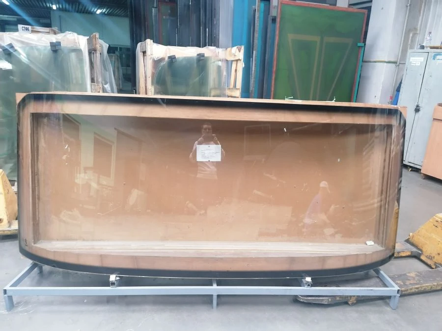 Windshield Glass DAG 6250-2-5206010