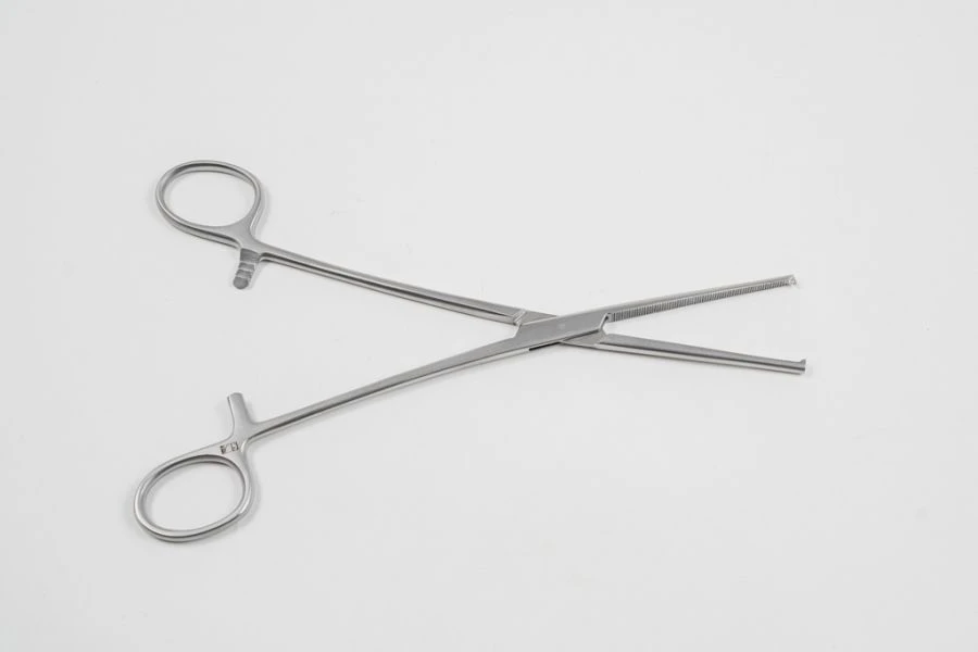 Straight Hemostatic Clamp with Single and Double Teeth, No. 3, 200 mm