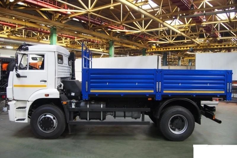 Cargo Truck with Spark Ignition, Model 67069C, Chassis-Based