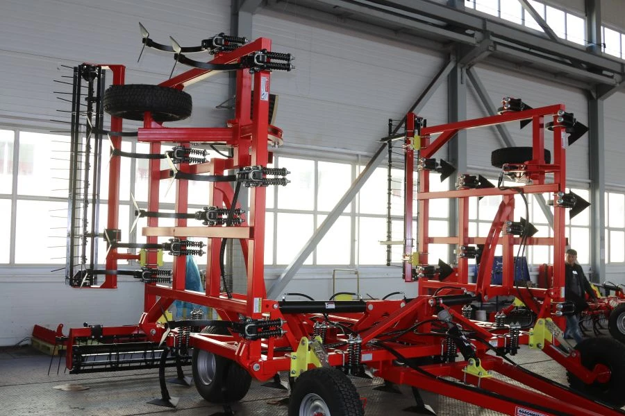 Landmaster-9800 Cultivator for Soil Preparation