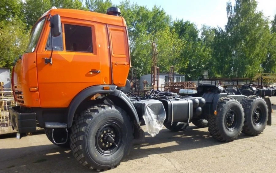 Heavy-Duty Tractor Unit for Towing Semi-Trailers 4311K3