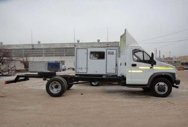 Diesel Truck with Engine Type 47122, Mod. 47122M on GAZ C42R33 Chassis