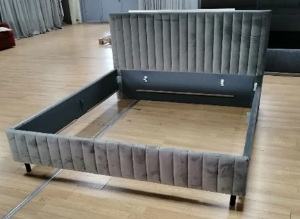 Elegant Vanda Bed for Sophisticated Design