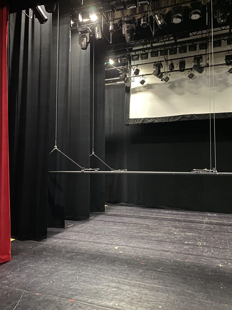 Stage Curtain with Pocket for Separation of Performance Area