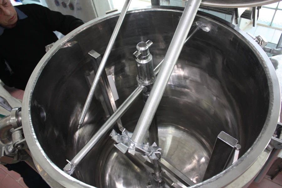 Product Preparation and Storage Reactor Model EMK