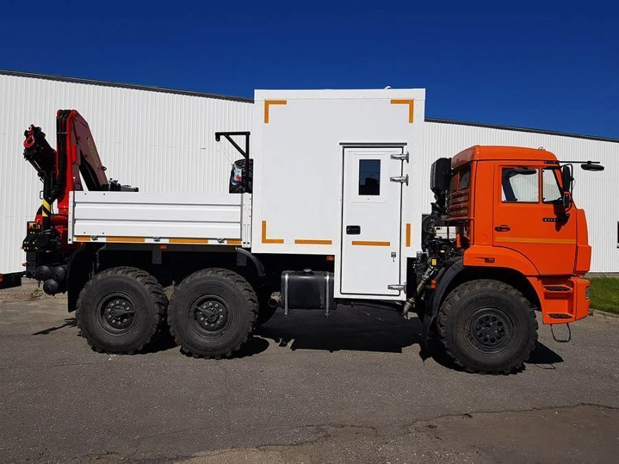 Mobile Workshop and Auto Laboratory 67060E with Crane