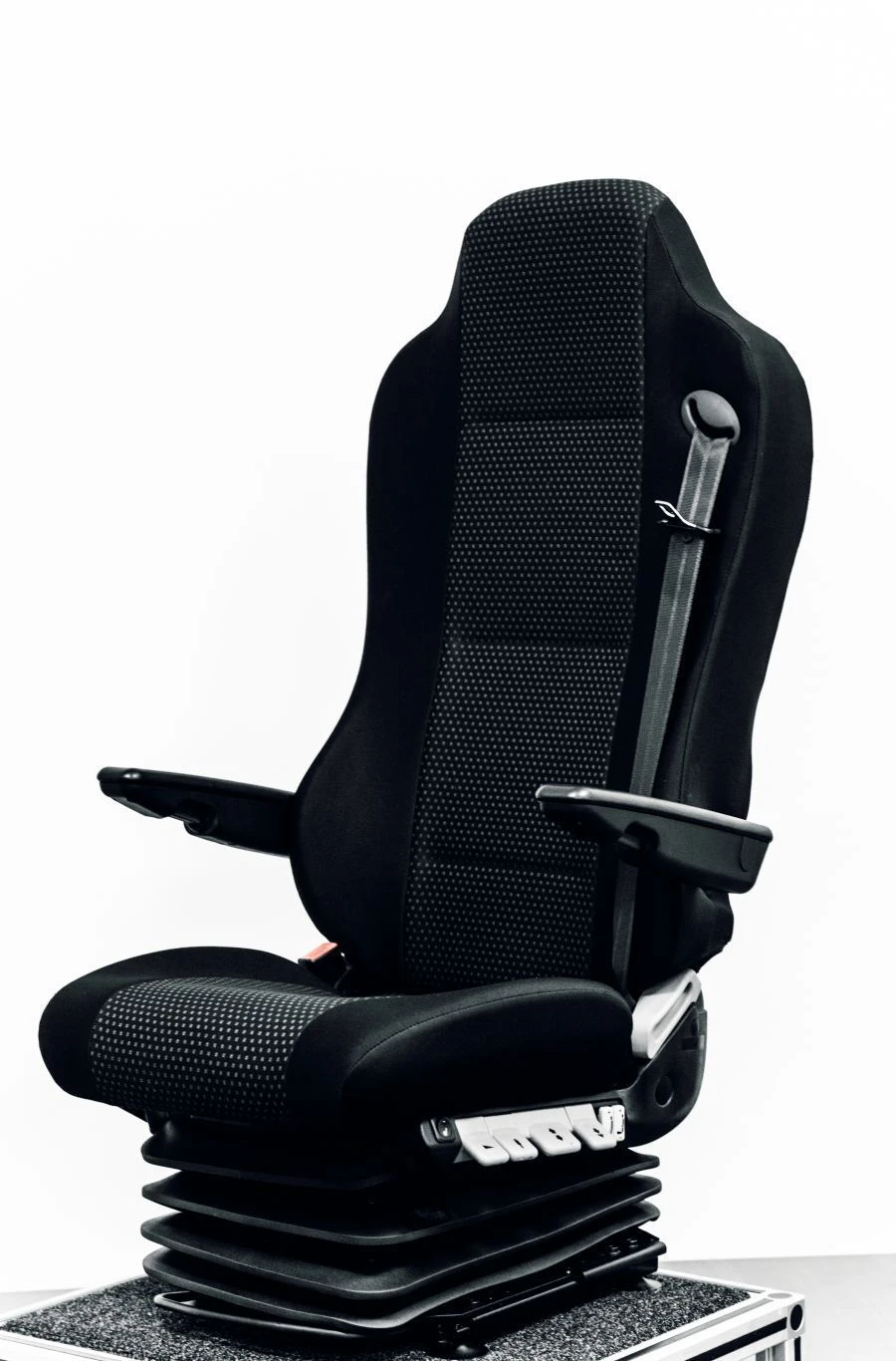 Pneumatic Suspension Seat with Integrated Headrest Model S6822-6800122-01