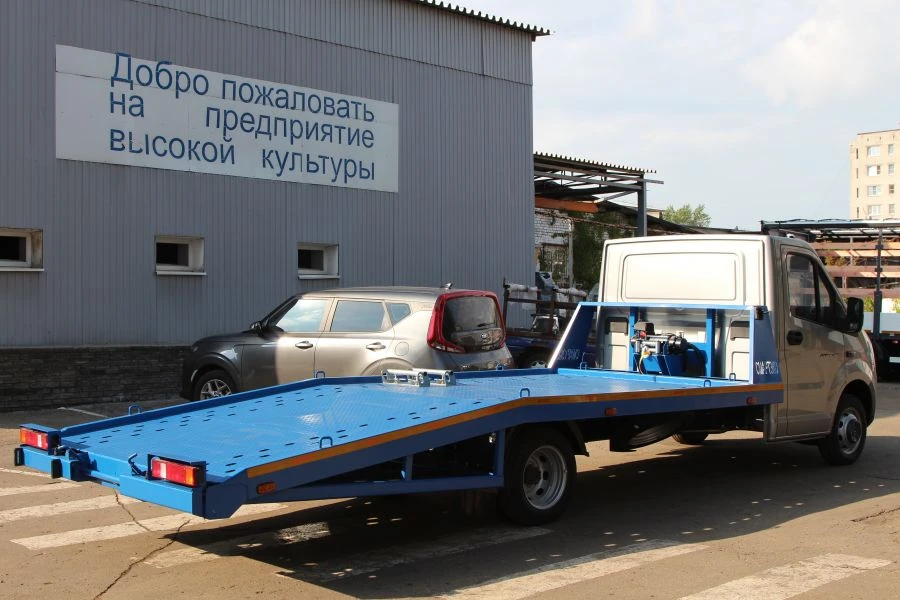Specialized Tow Truck for Emergency Recovery 395700, 395701
