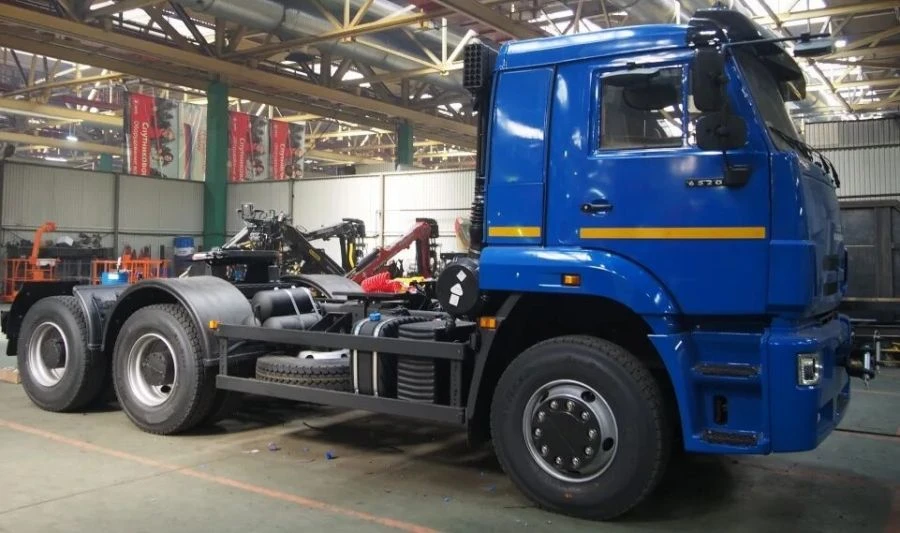 UZST05 Tractor Unit, Model 174T-36 on KAMAZ 6520-53 Chassis