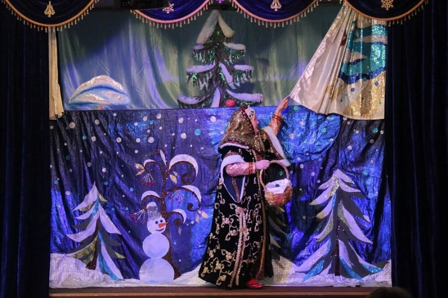 Soft Theatrical Decoration for Stage Space - Article 00020