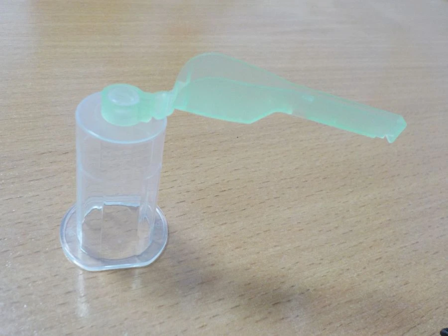 Universal Holder for Vacuum Blood Collection Systems "BERIMED"® with Cap