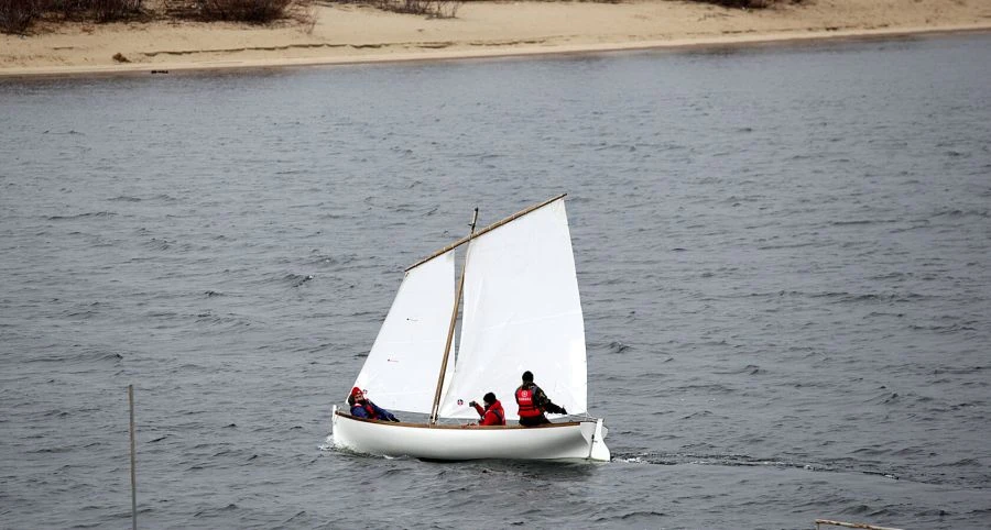 Displacement Boat Yal-4 for Sports Training