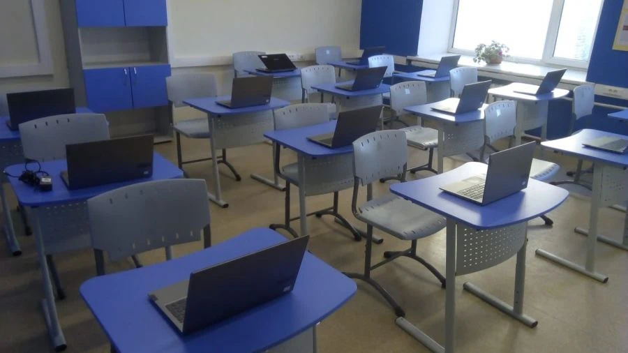 Computer Desk for Efficient Workspace Organization