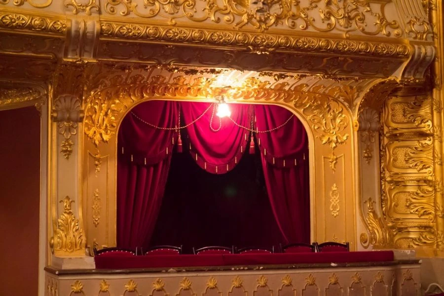 Modern Textile Products for Historical Restoration (Governor's Box, Decorative Curtains)