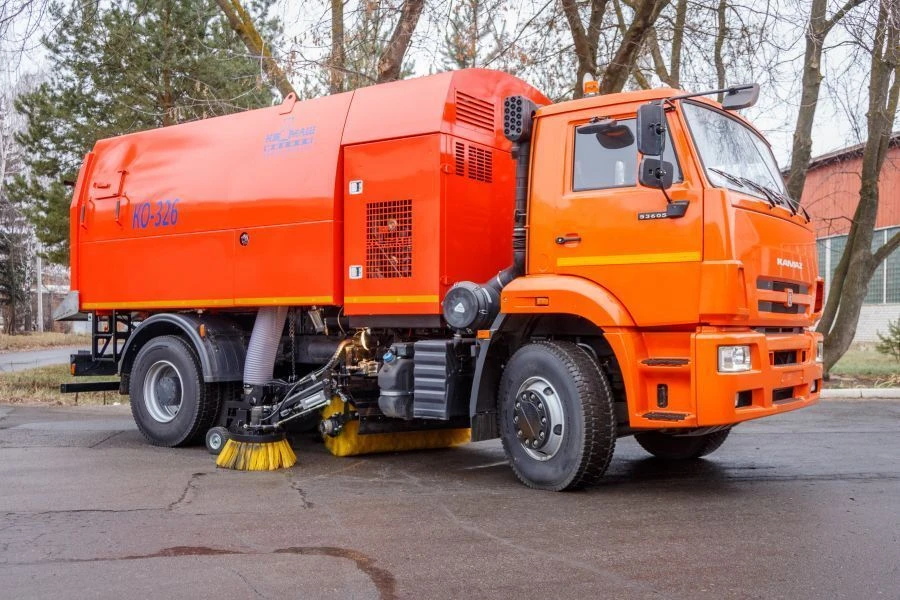 Vacuum Sweeping Machine KO-326-06 (based on KAMAZ-53605-A5 chassis)