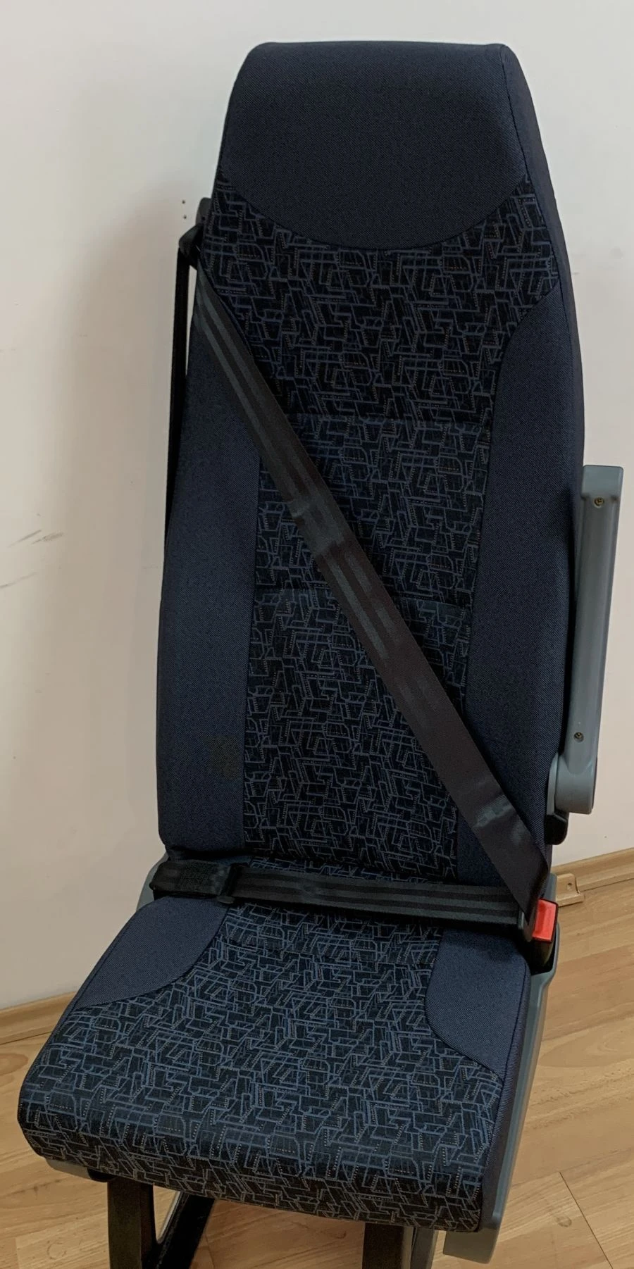 Front Middle Passenger Seat A62R23.6810111-11 with Armrest