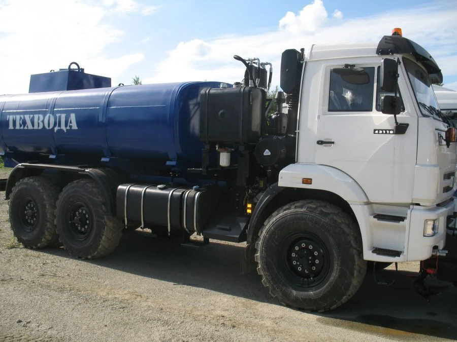 综合机场洒水清洗车 AKPM 3U 6843A1