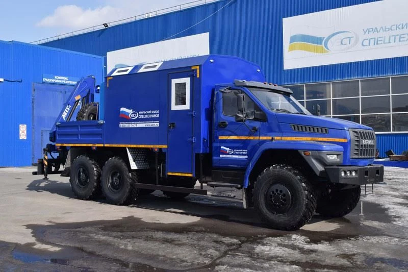 Mobile Workshop Vehicle with Crane for Cargo and Passengers