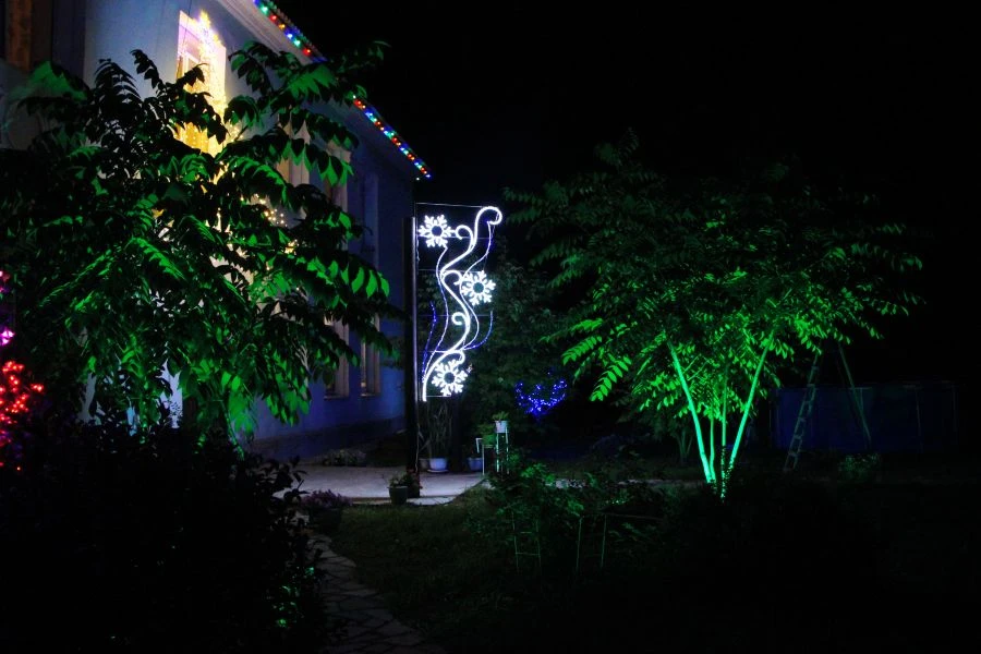 LED Decorative Panel "Snowflake Flight" - Outdoor Light Fixture 220V