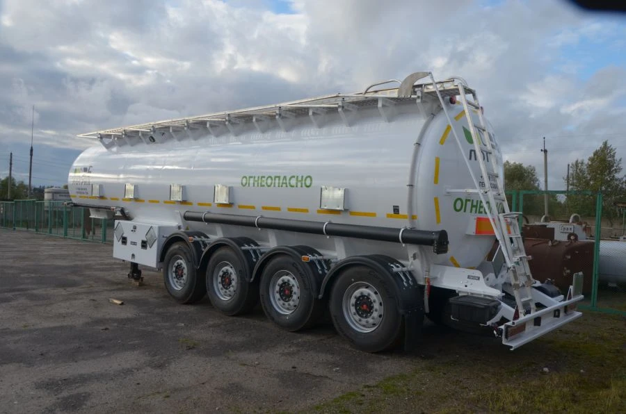 Round Shape Tank Semi-Trailer for Oil Transport - GR4 Model 93311-0000010