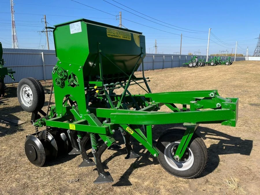 Strip-Seeding Grain and Fertilizer Cultivator SKP-2.1 D