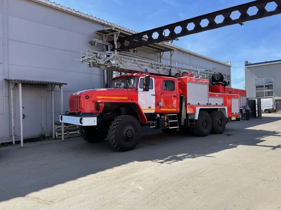 Fire Truck with Ladder 43440C ACL 2.5-6.0-40 Model 4344-05