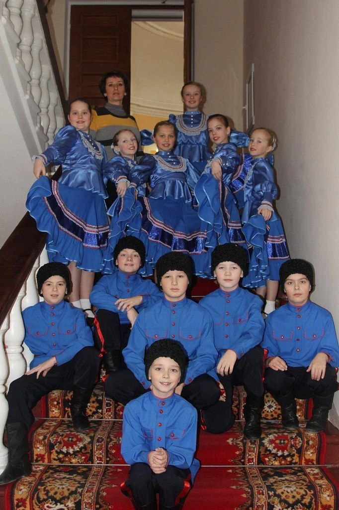 Stage Costumes for Actors - Article 00013