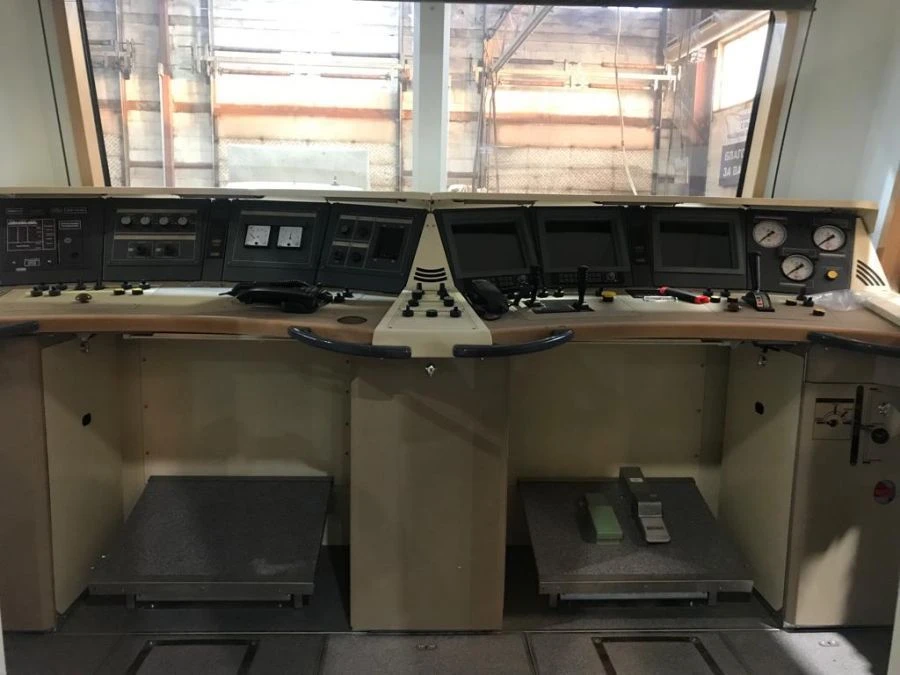 Кабина управления электровозом 2ЭС6 АВМЮ.667226.012