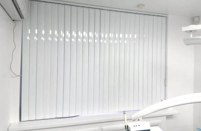 Vertical Metal Blinds (Aluminum) - Amigo