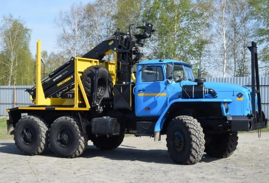 Ural底盘6377R7-10型起重运输车