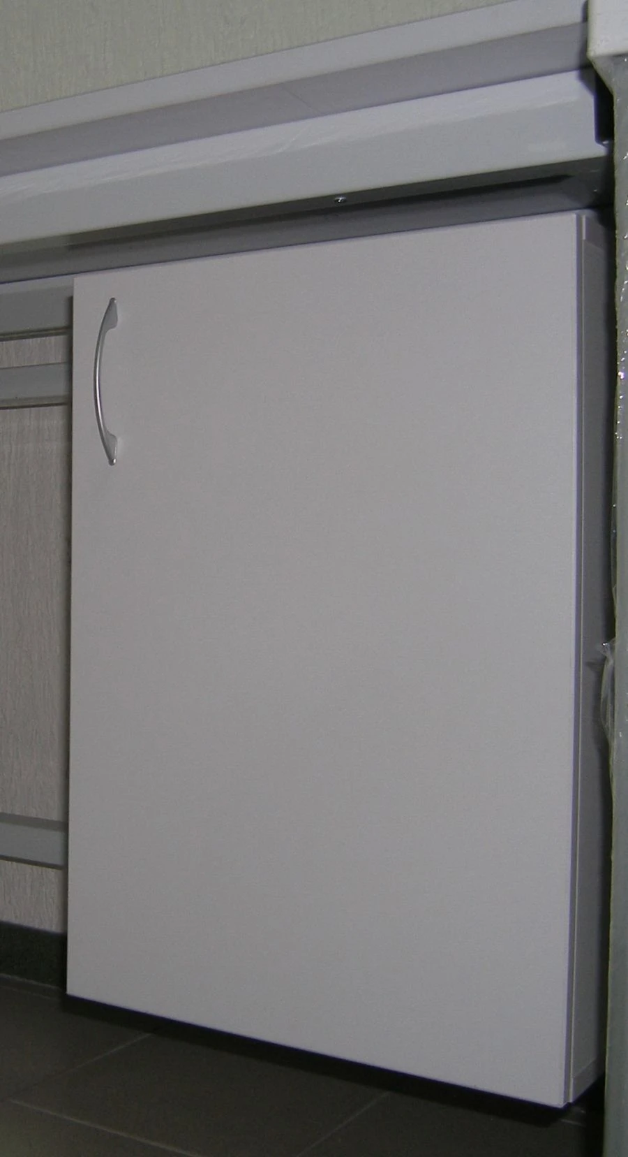 Wall-Mounted Closed Cabinet Type 3