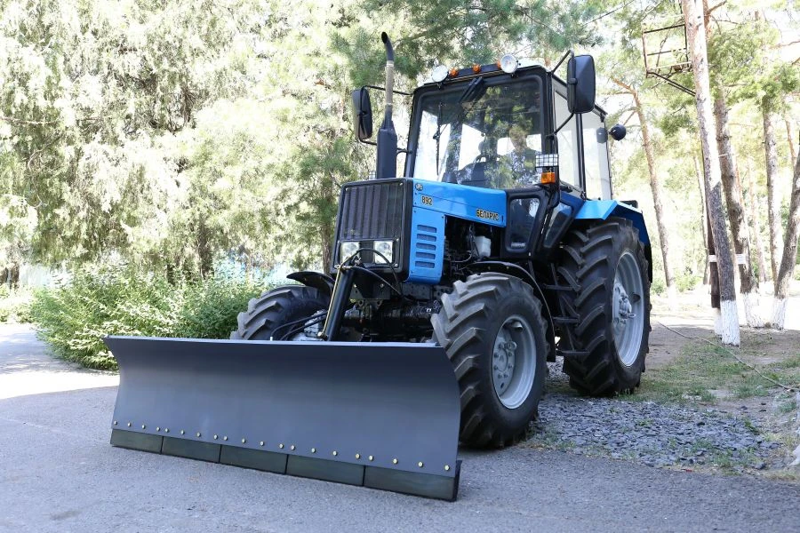 Municipal Plow and Bulldozer Equipment Model KOM-123