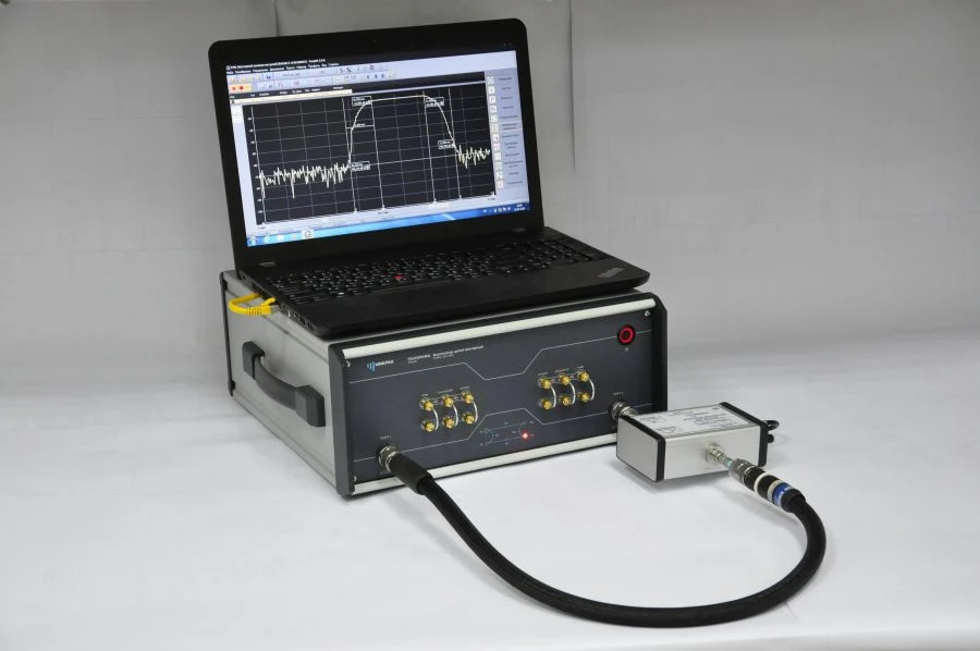 Vector Network Analyzer P4226/2 - High Dynamic Range