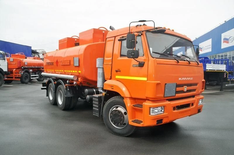 燃料加注车 UZST 6619-64