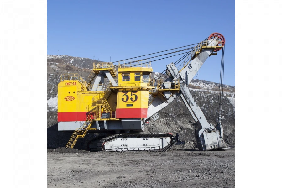 Open-Pit Mining Excavators for Mineral Extraction