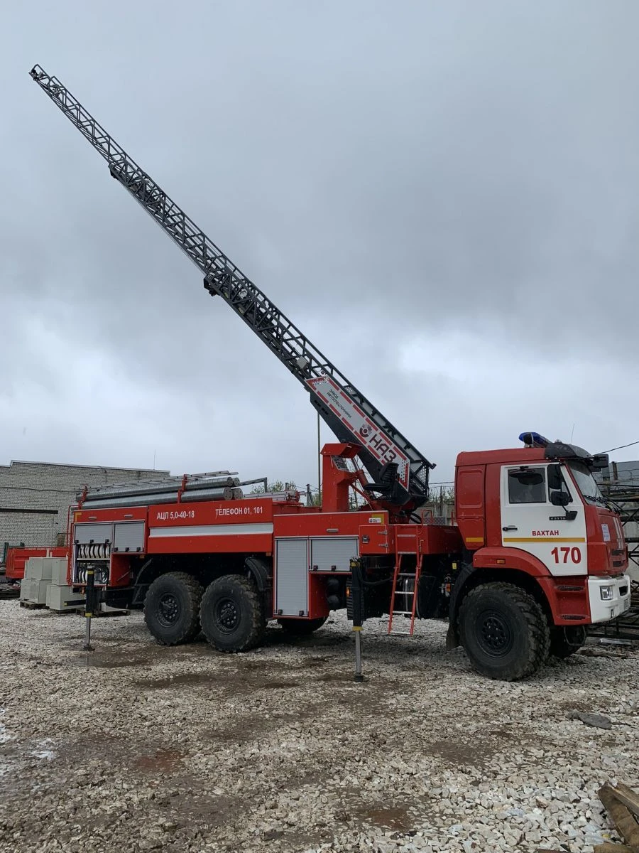Пожарная автоцистерна с лестницей АЦЛ 5,0-40-18 (43118) тип 670611, на базе шасси КАМАЗ модификации 43118-50