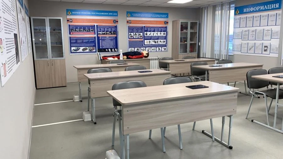 Student Desk for Writing and Study - Model UCH-2023